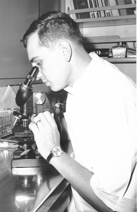 Mike_mic_small.jpg (43808 bytes)